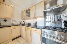 Coopers Hill Road, Redhill, RH1 photo 9