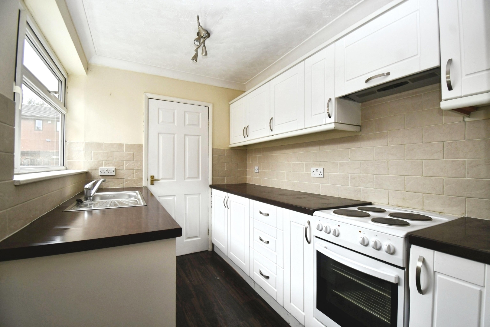 Jesmond Gardens, Hull Image 9
