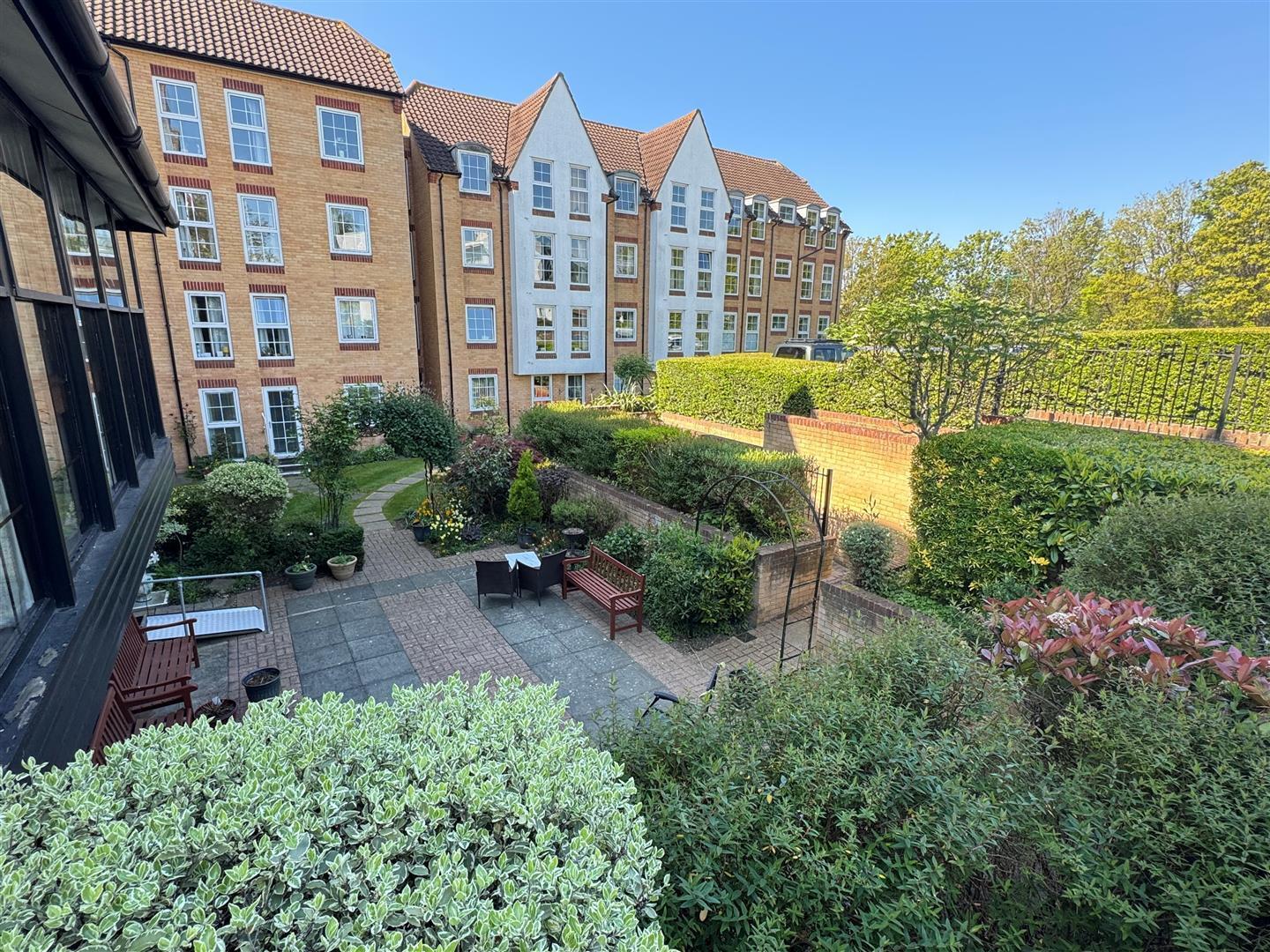 Bellingham Lane, Rayleigh Image 3