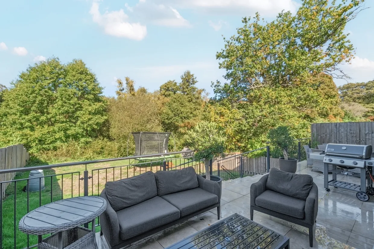 Cabrera Avenue, Virginia Water GU25 photo 6