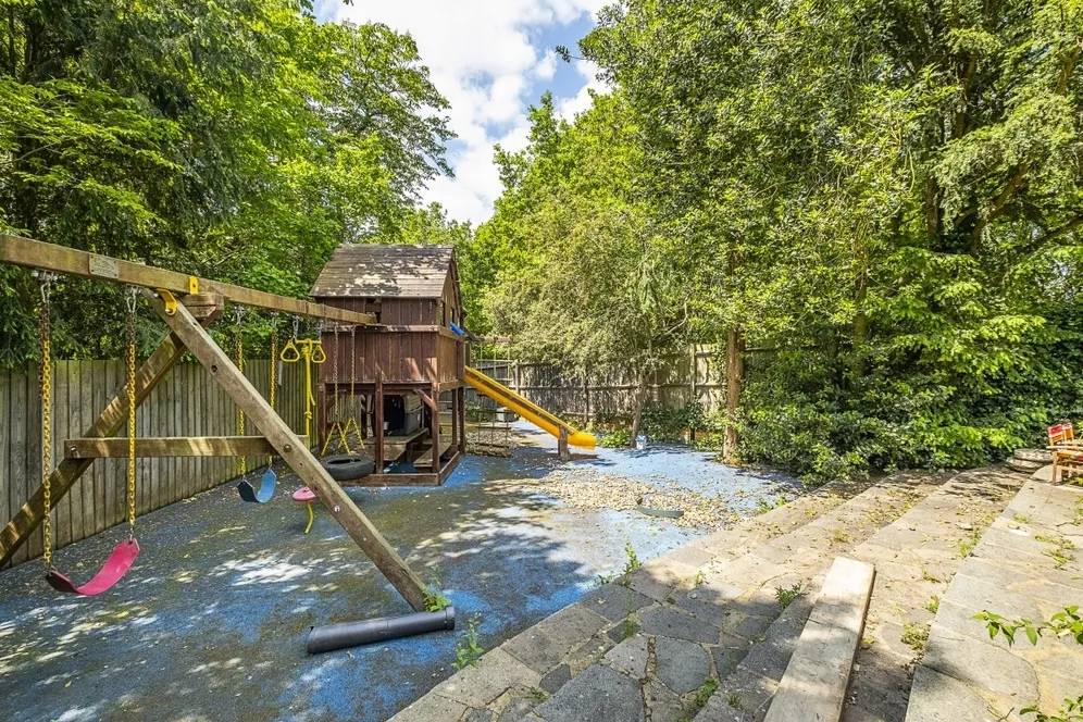 Jerviston Gardens London SW16 photo 9