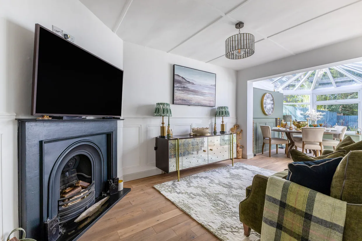 St. Martins Avenue, Epsom, KT18 photo 2