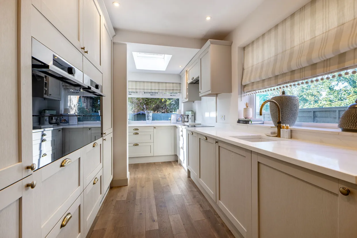 St. Martins Avenue, Epsom, KT18 photo 4