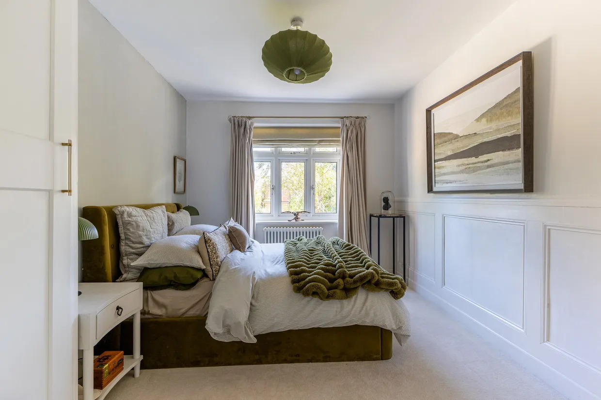 St. Martins Avenue, Epsom, KT18 photo 17