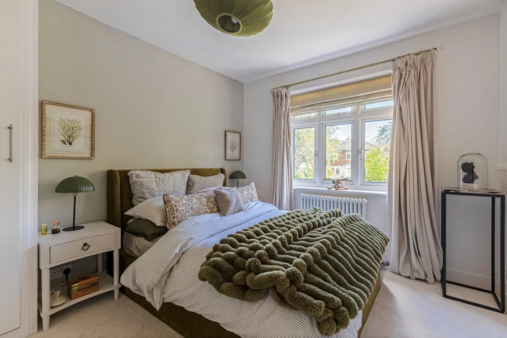 St. Martins Avenue, Epsom, KT18 photo 9