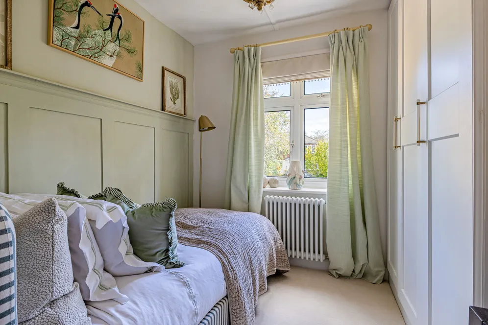 St. Martins Avenue, Epsom, KT18 photo 10