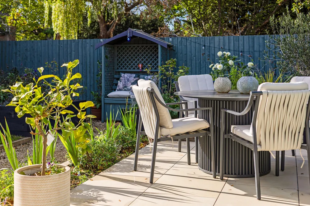 St. Martins Avenue, Epsom, KT18 photo 11