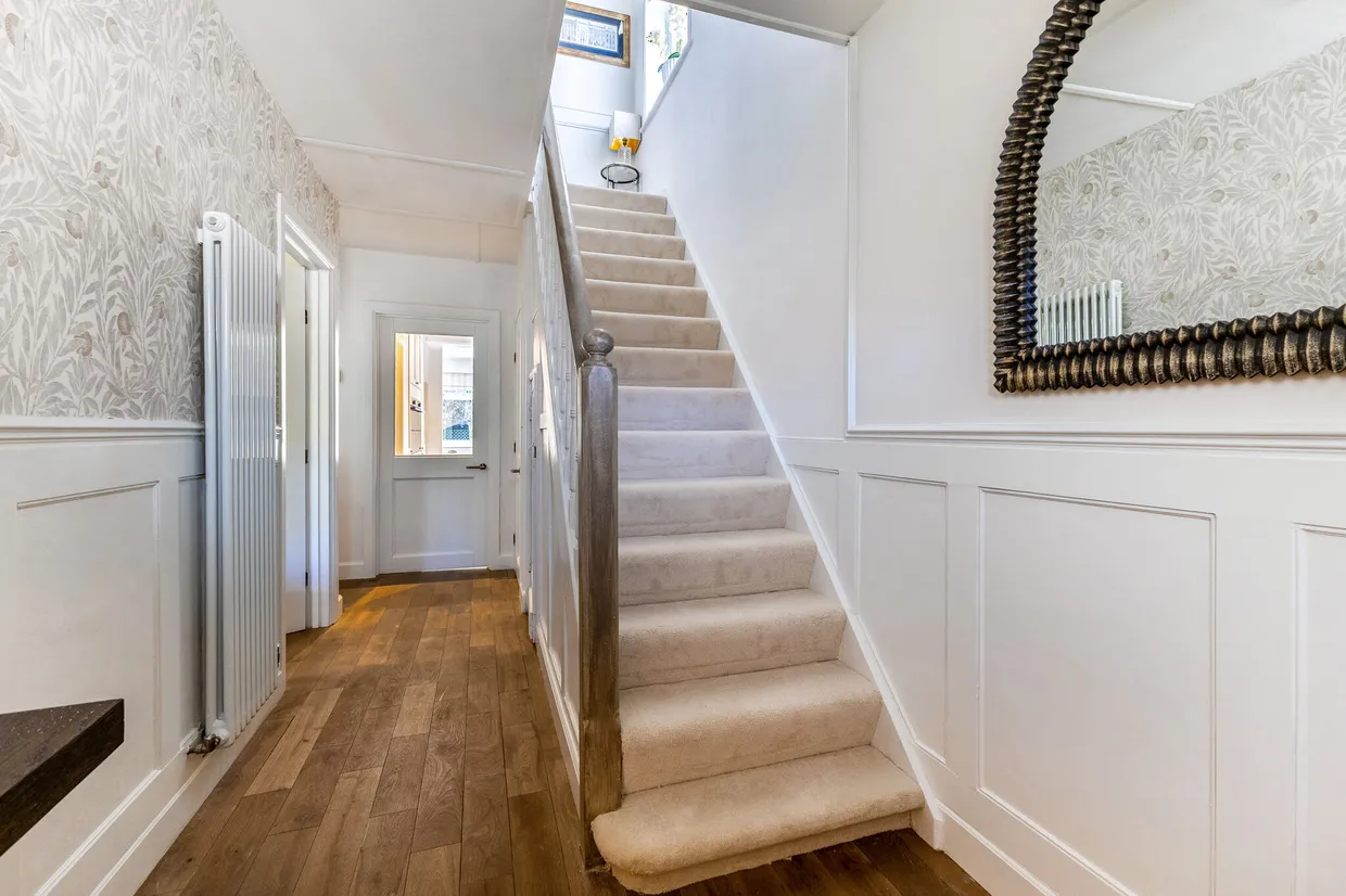 St. Martins Avenue, Epsom, KT18 photo 14