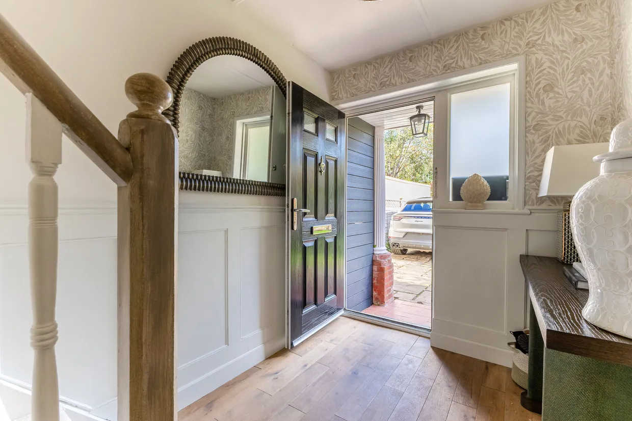 St. Martins Avenue, Epsom, KT18 photo 22