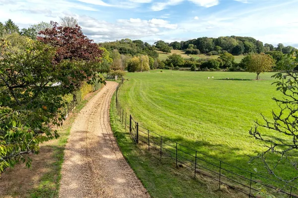 Brickyard Lane, Corfe Mullen, BH21 photo 42