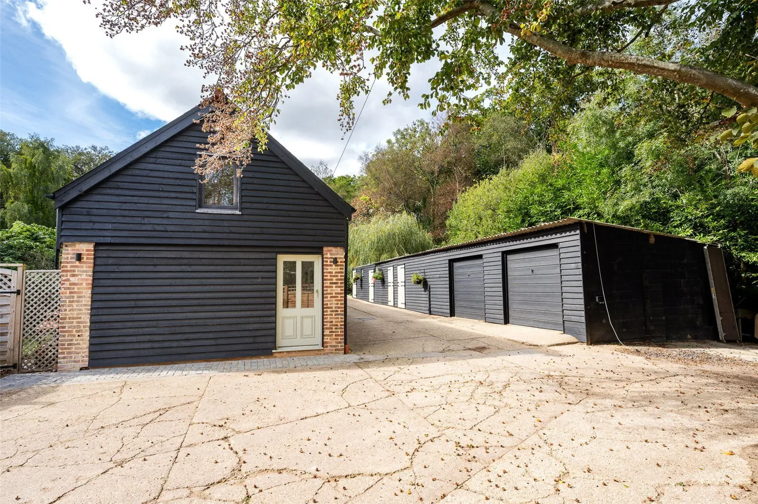 Brickyard Lane, Corfe Mullen, BH21 photo 44