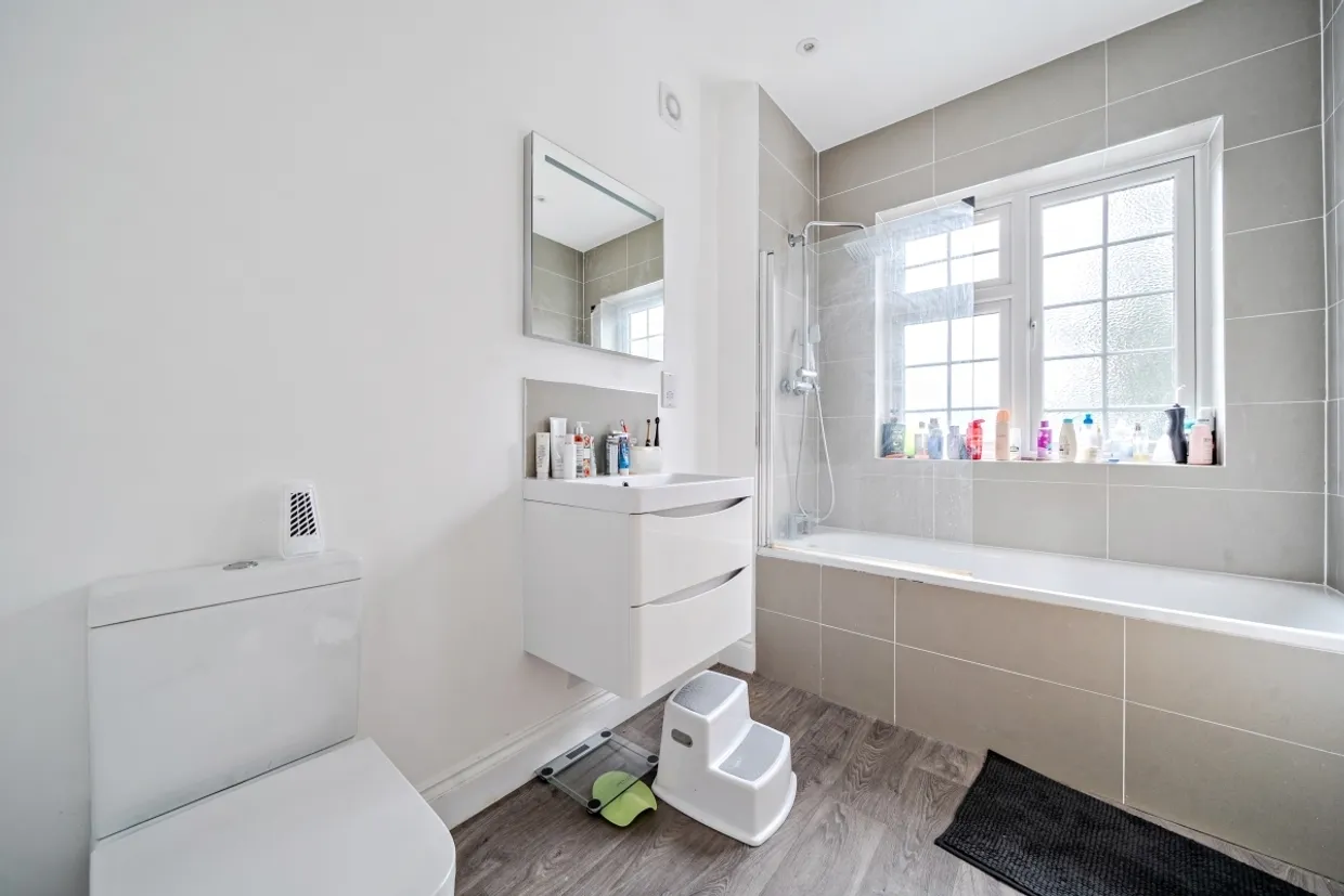 South Side London W6 photo 5