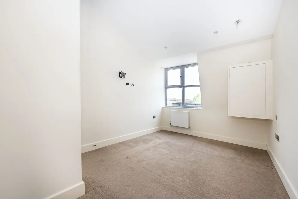 Barnsbury Lane Surbiton KT5 photo 2