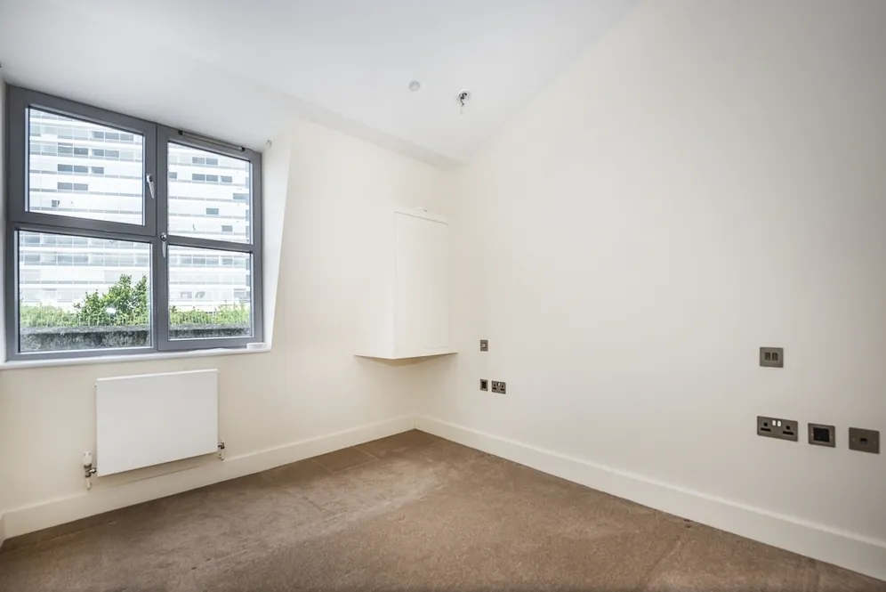 Barnsbury Lane Surbiton KT5 photo 5