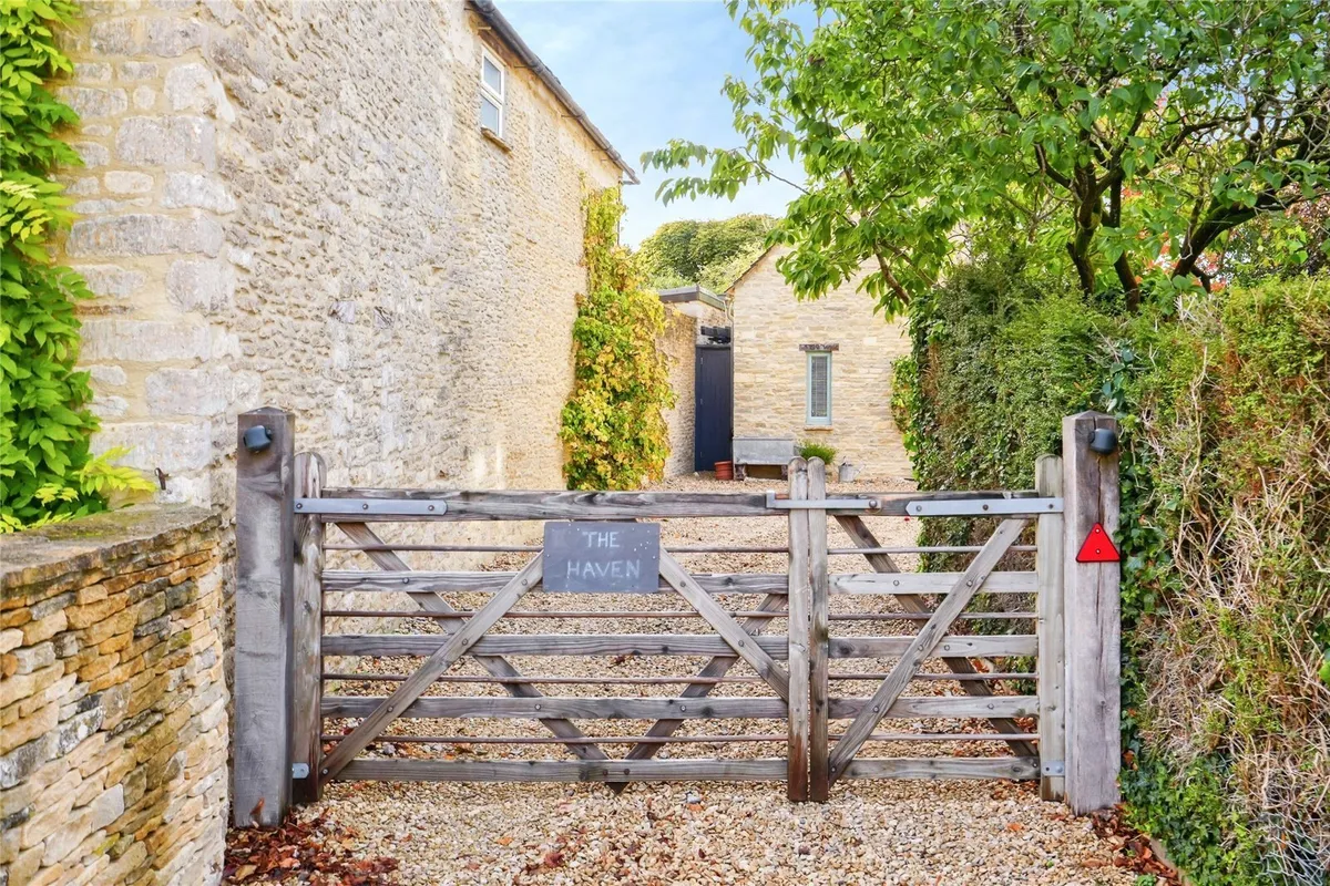 Filkins, Lechlade, Oxfordshire, GL7