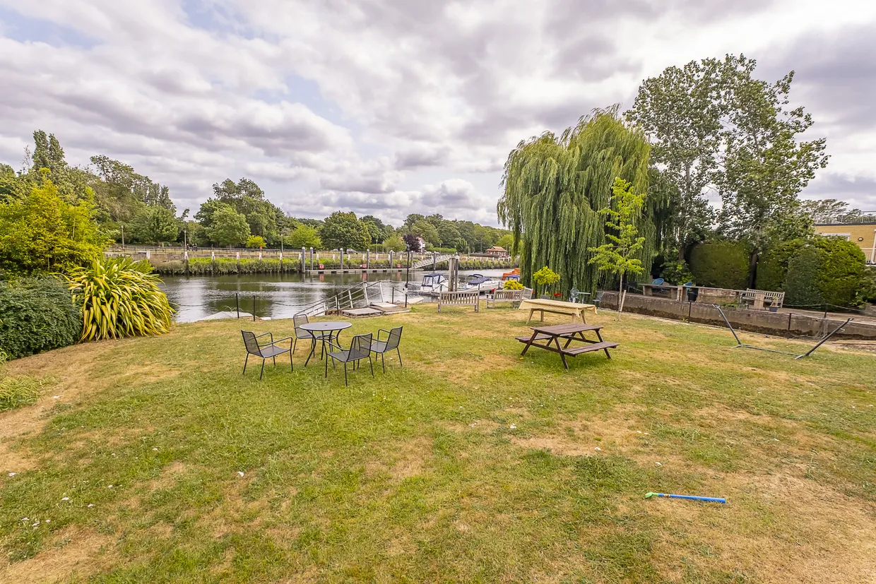 Twickenham Road, Teddington, TW11 photo 9