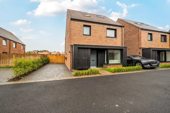 Medland Close Cranleigh GU6