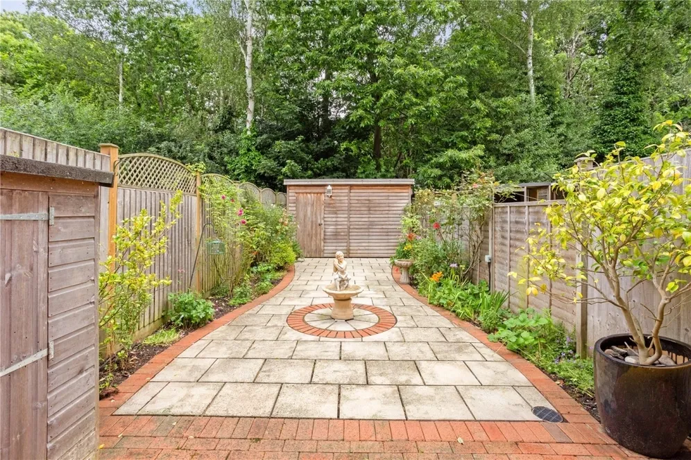 Hopwood Close Watford WD17 photo 2