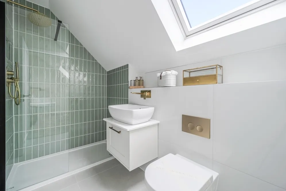 Medland Close Cranleigh GU6 photo 7