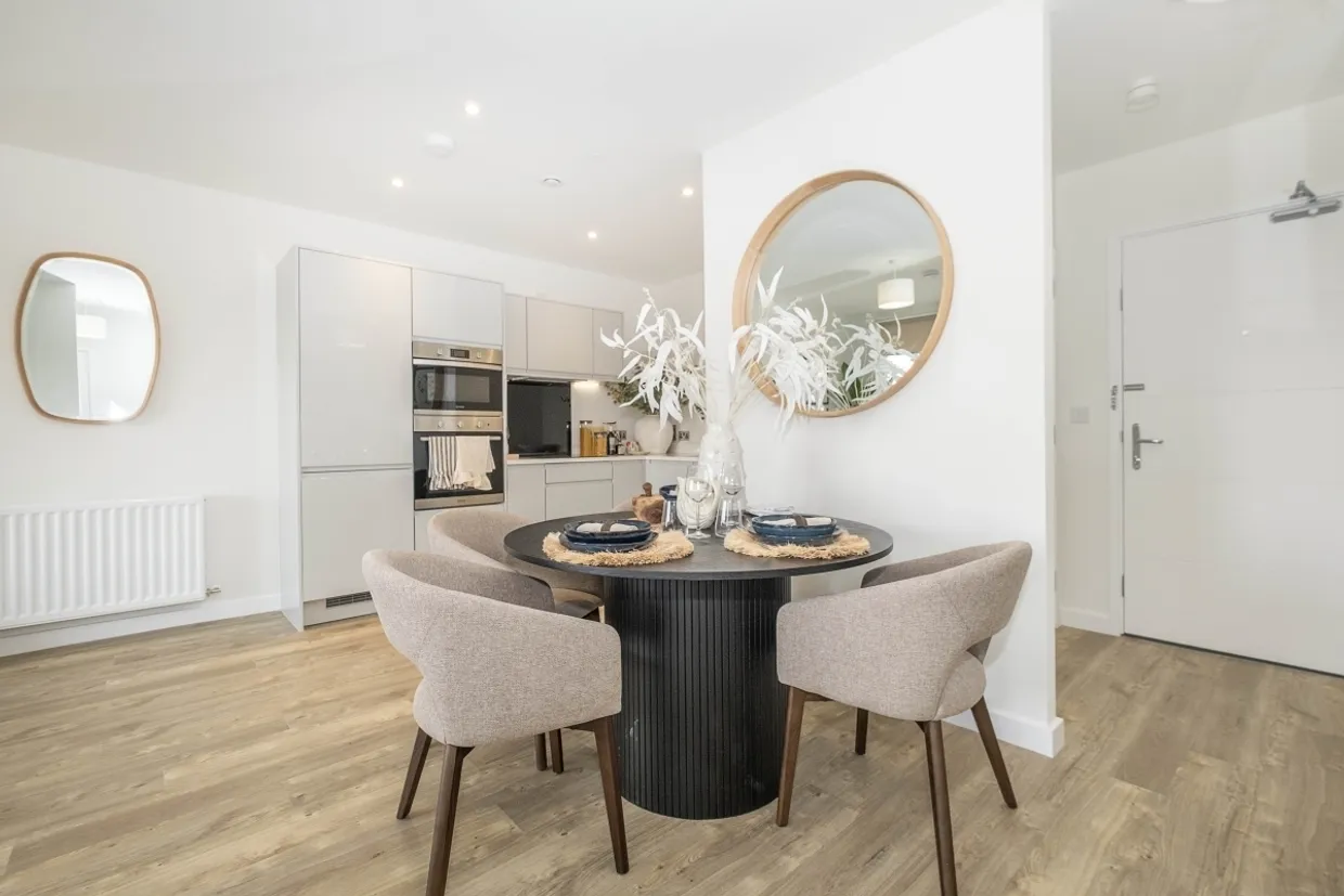 Elmsleigh Road Staines-upon-Thames TW18 photo 3