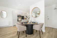 Elmsleigh Road Staines-upon-Thames TW18 photo 3