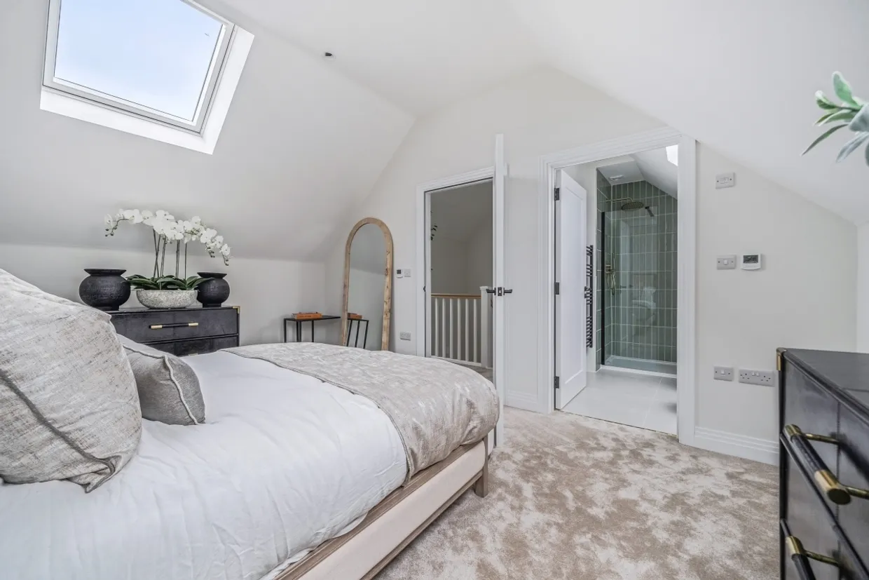 Medland Close Cranleigh GU6 photo 10