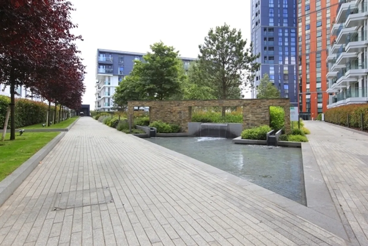 Wandsworth Road London SW8 photo 3