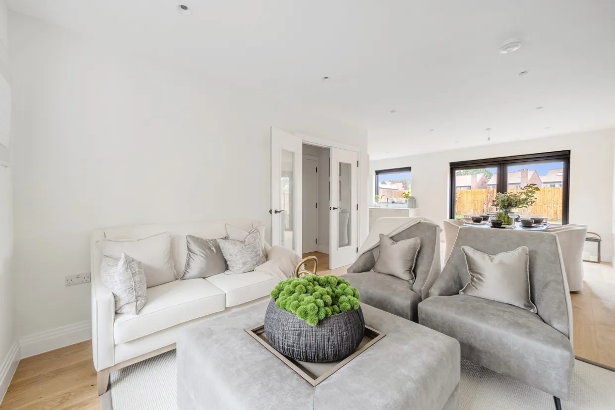 Medland Close Cranleigh GU6 photo 13