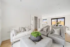 Medland Close Cranleigh GU6 photo 13