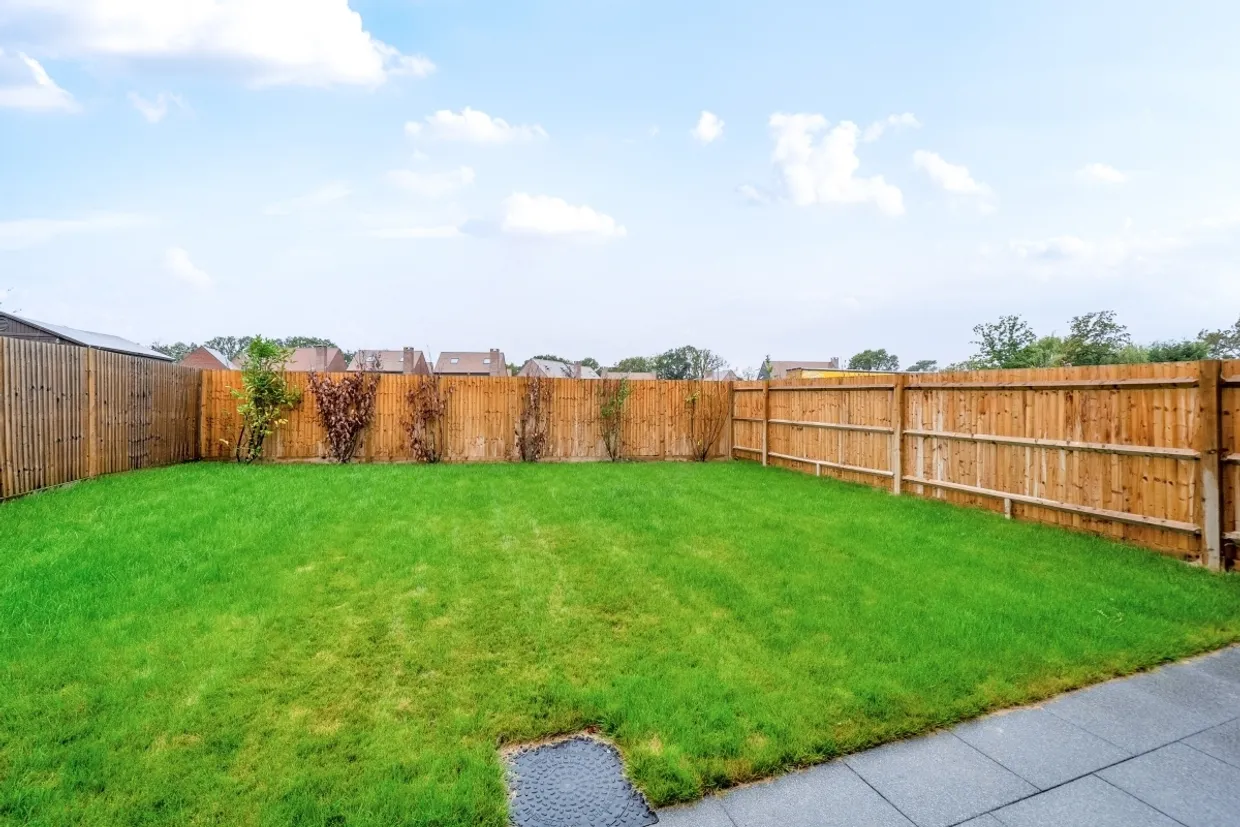 Medland Close Cranleigh GU6 photo 14