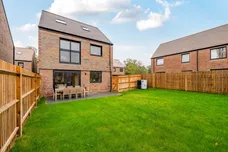 Medland Close Cranleigh GU6 photo 15