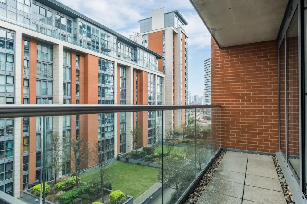 Seagull Lane London E16 photo 2