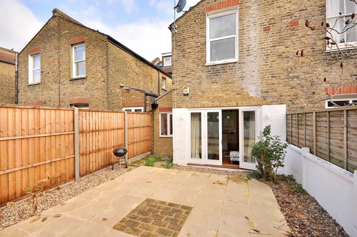 Honeybrook Road London SW12 photo 3