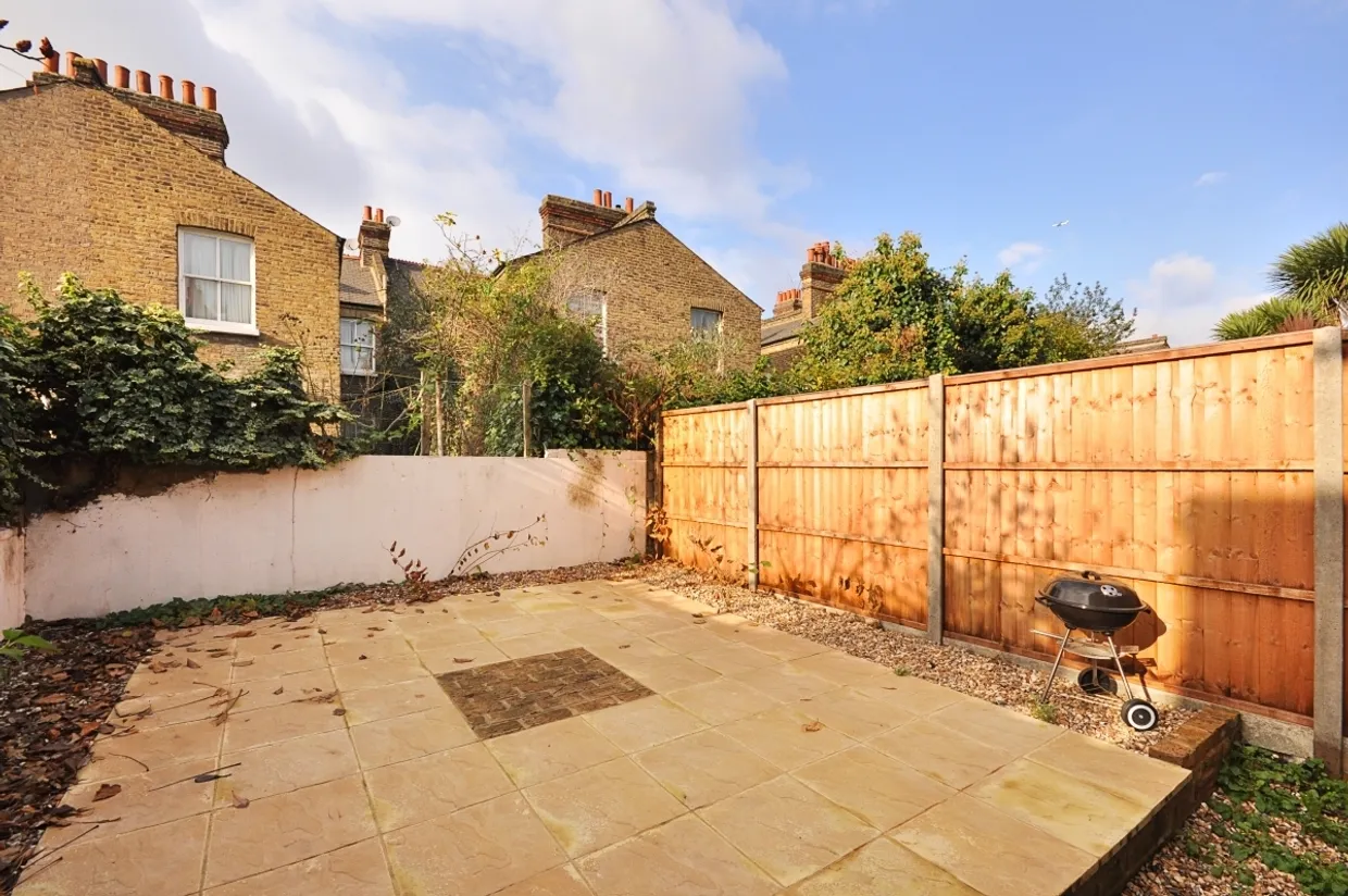 Honeybrook Road London SW12 photo 4