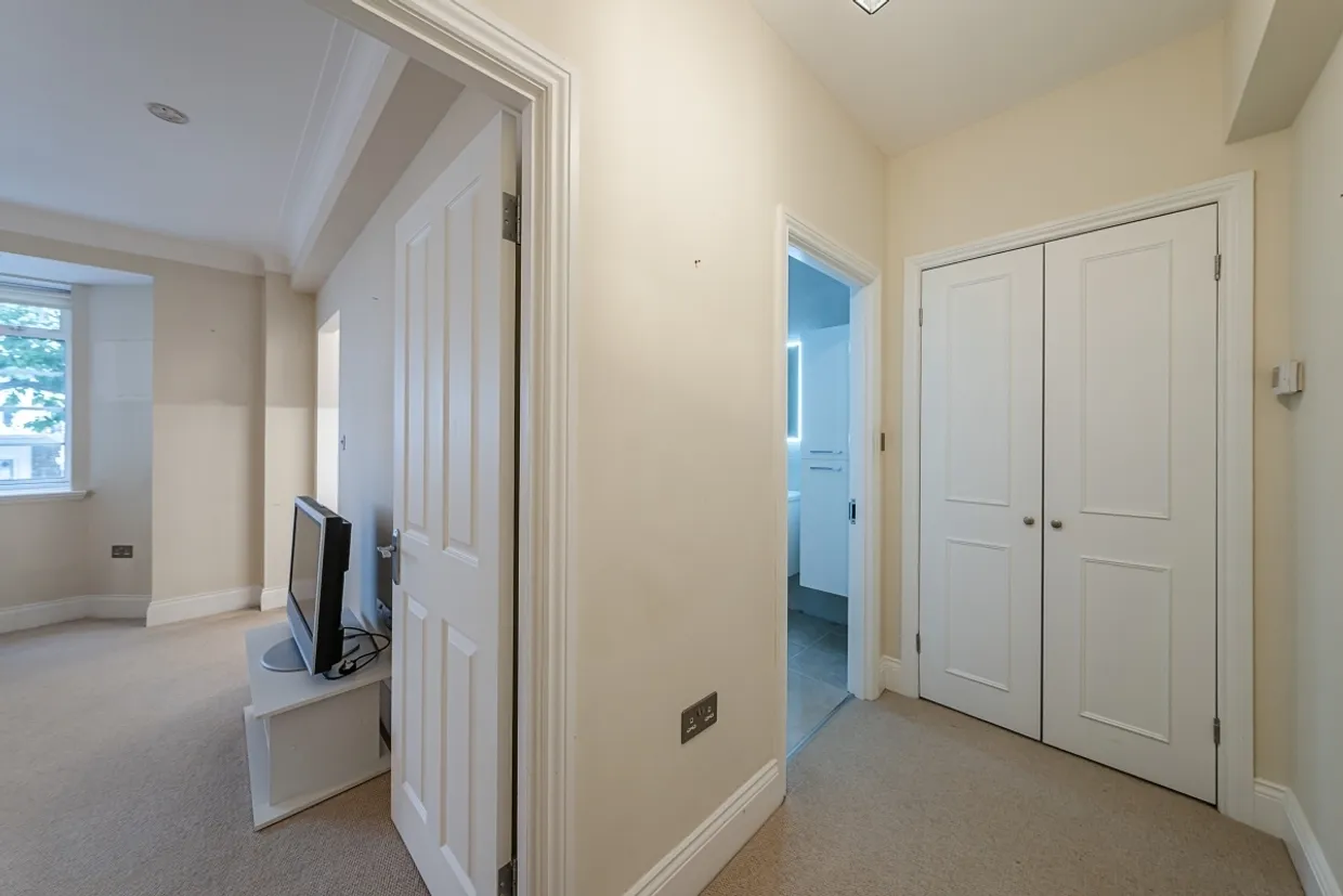 Vicarage Gate London W8 photo 16