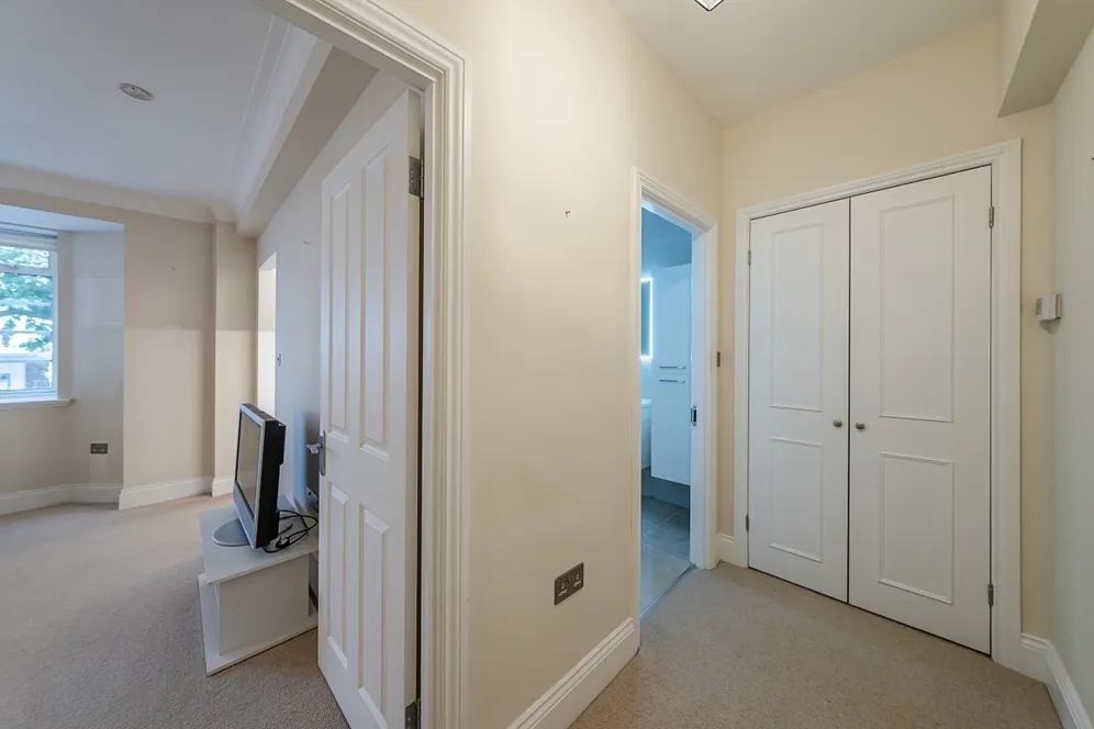 Vicarage Gate London W8 photo 16