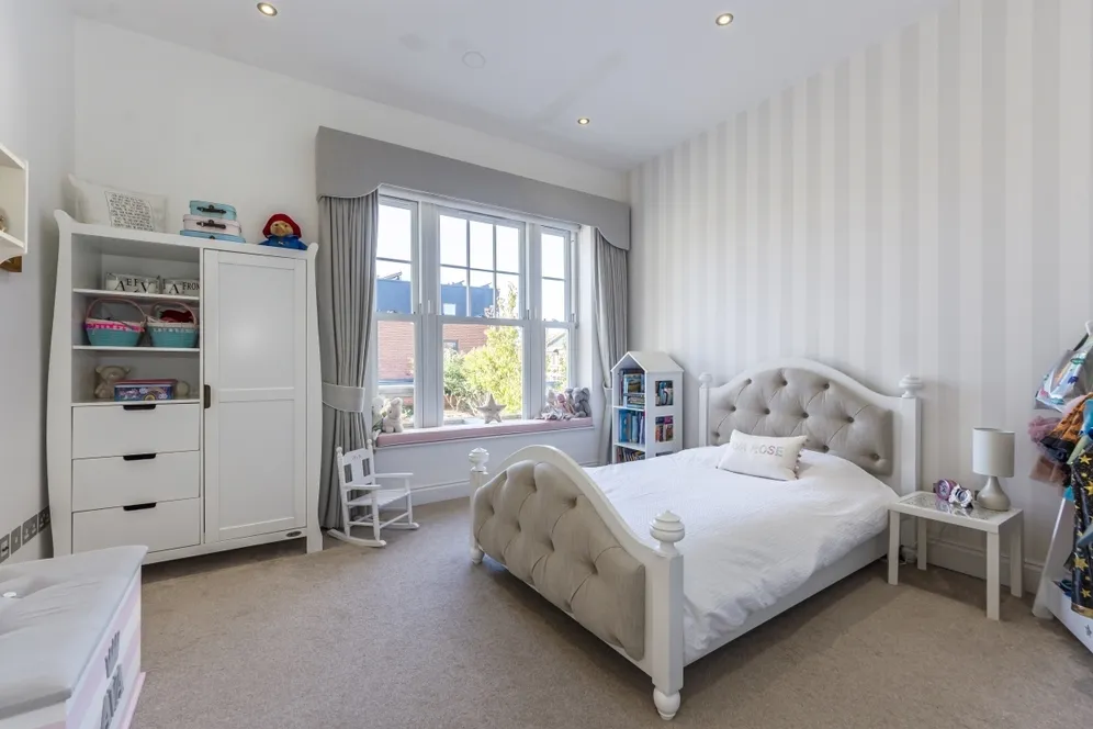 Coppetts Road London N10 photo 13