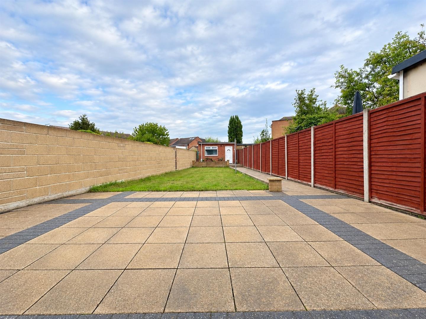 Cranbourne Close, Slough Image 5