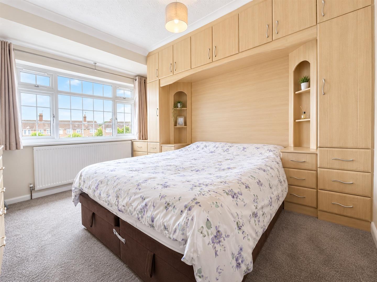Cranbourne Close, Slough Image 6