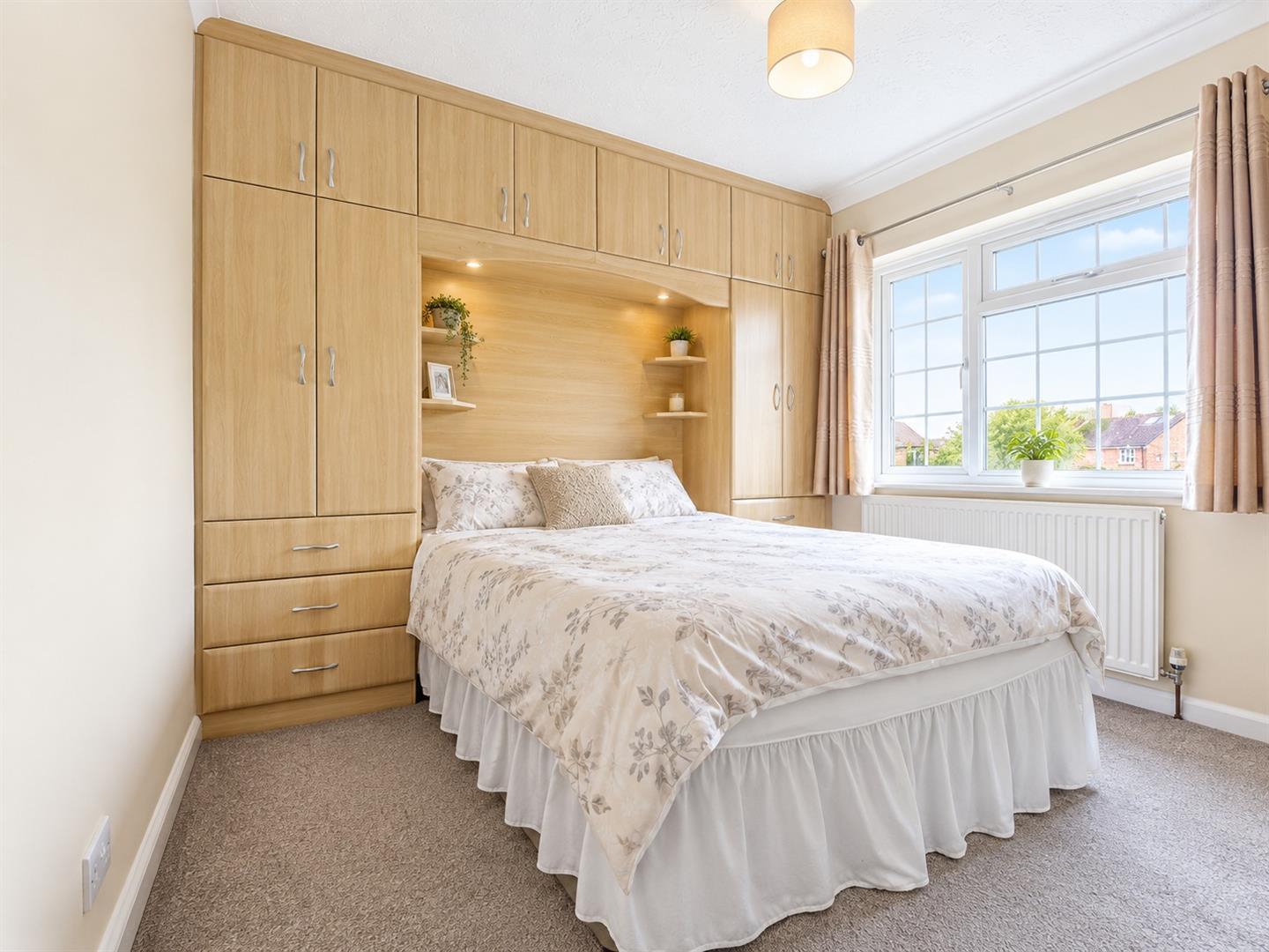 Cranbourne Close, Slough Image 7