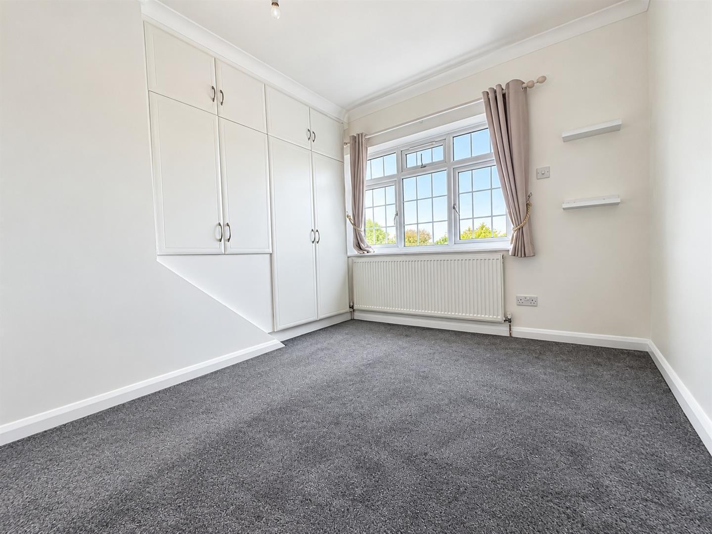 Cranbourne Close, Slough Image 11