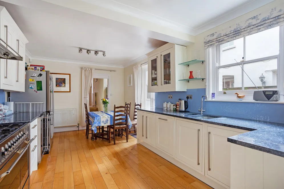 College Road, Epsom, KT17 photo 12