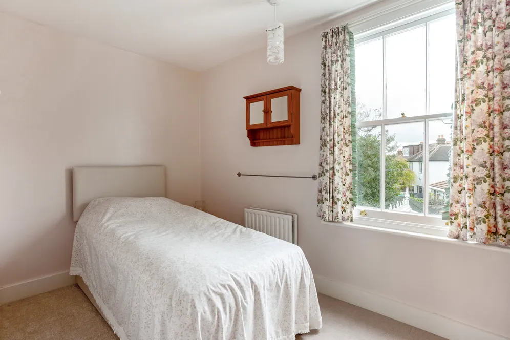 College Road, Epsom, KT17 photo 16