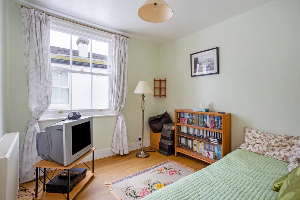 College Road, Epsom, KT17 photo 17