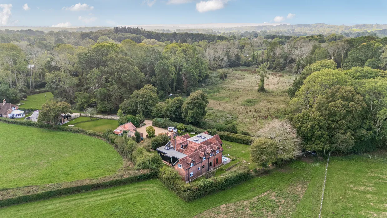 Hoe Street, Hambledon, PO7 photo 1