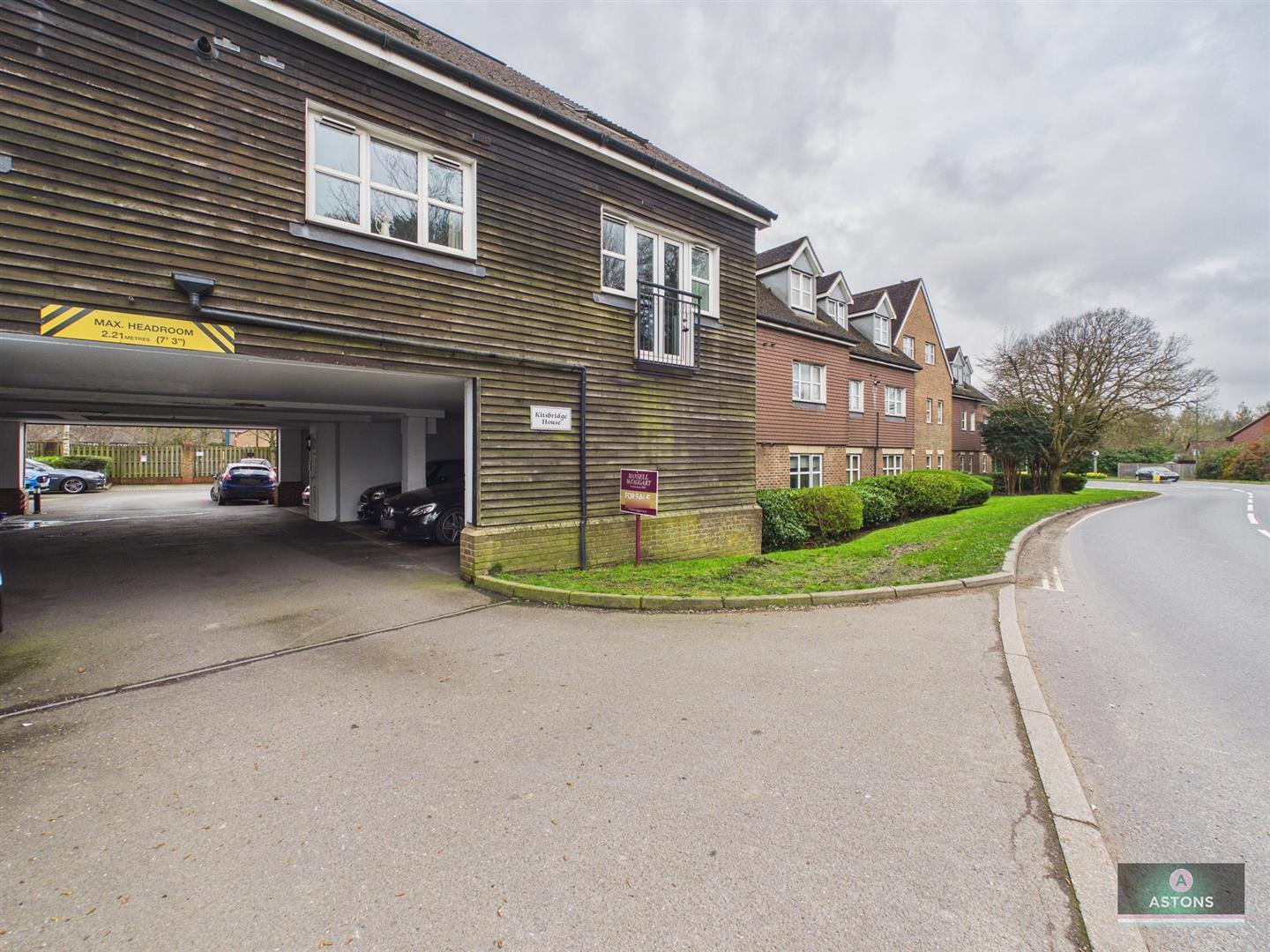 Kitsbridge House, Brookhill Road, Copthorne Image 12