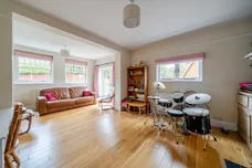 88 Farnborough Road Farnham GU9 photo 6