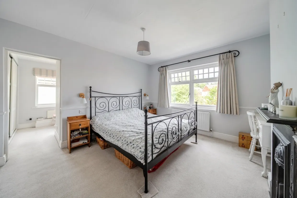 88 Farnborough Road Farnham GU9 photo 8