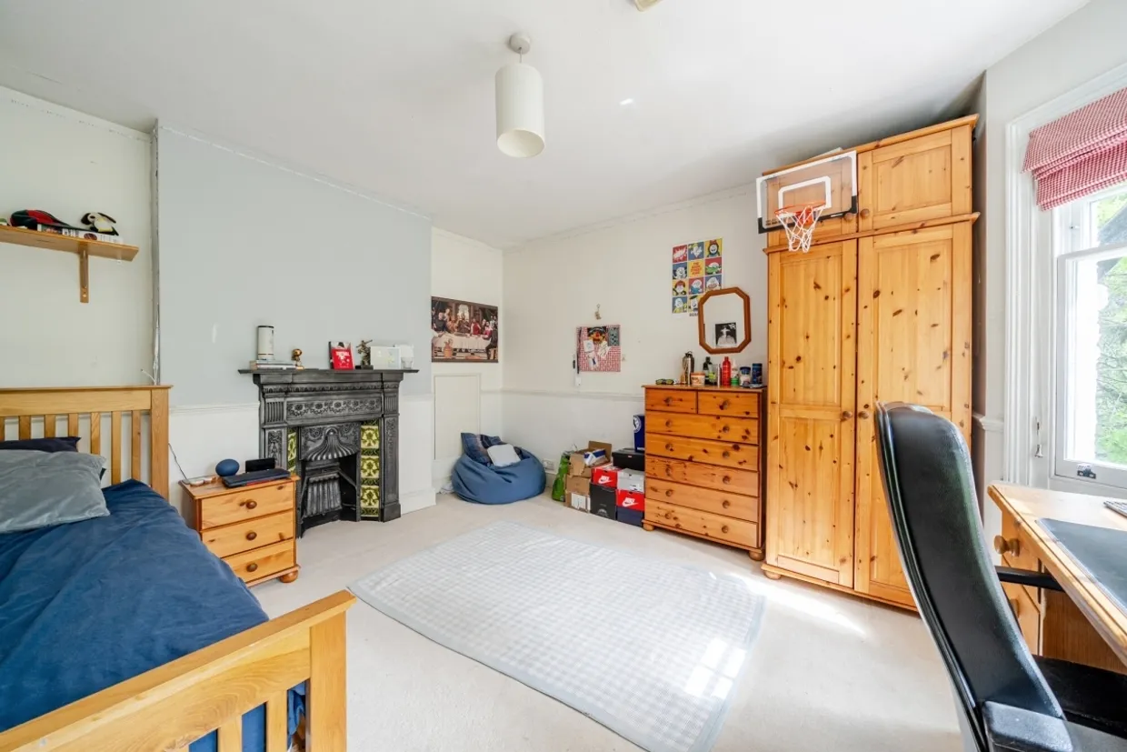 88 Farnborough Road Farnham GU9 photo 11