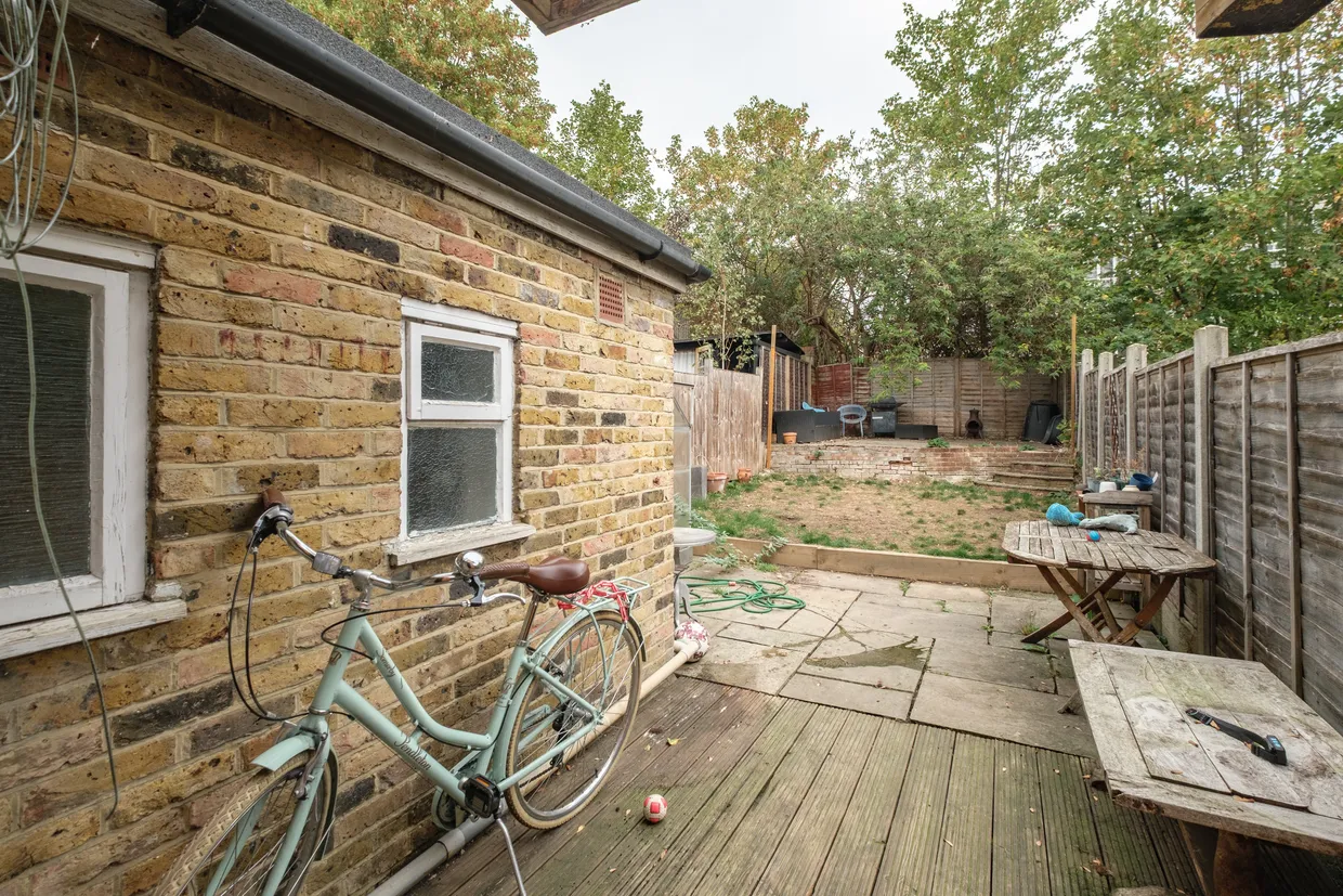 Steele Road, London, N17 photo 13